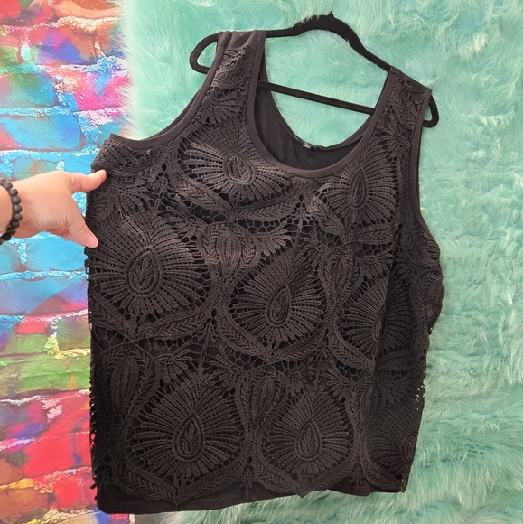 Lane Bryant Black Sleeveless Embroidered, Sleeveless Top Size 26/28 - Picture 6 of 9